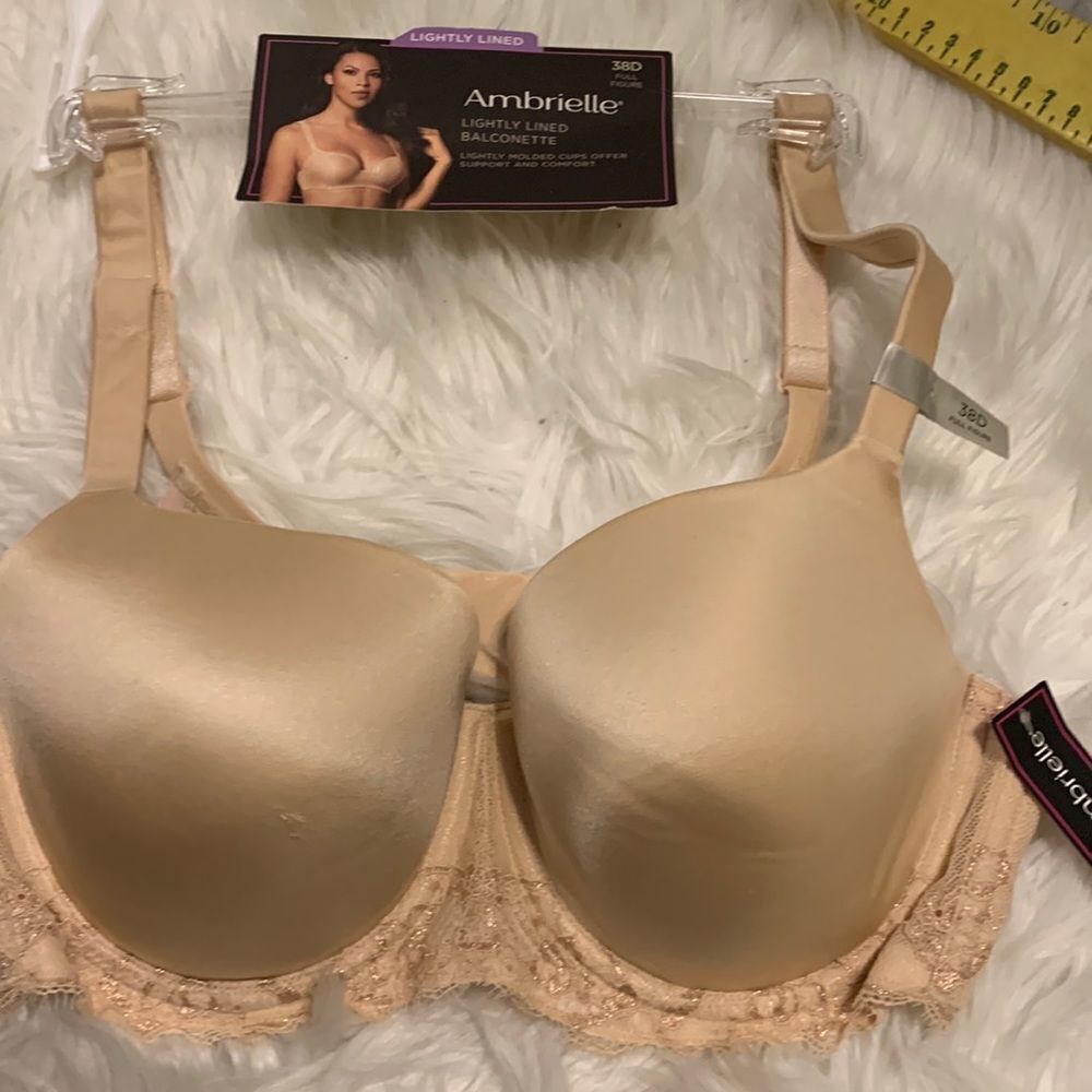 Ambrielle lightly lined full figure 38D bra.  New with tags & blush/cream color
